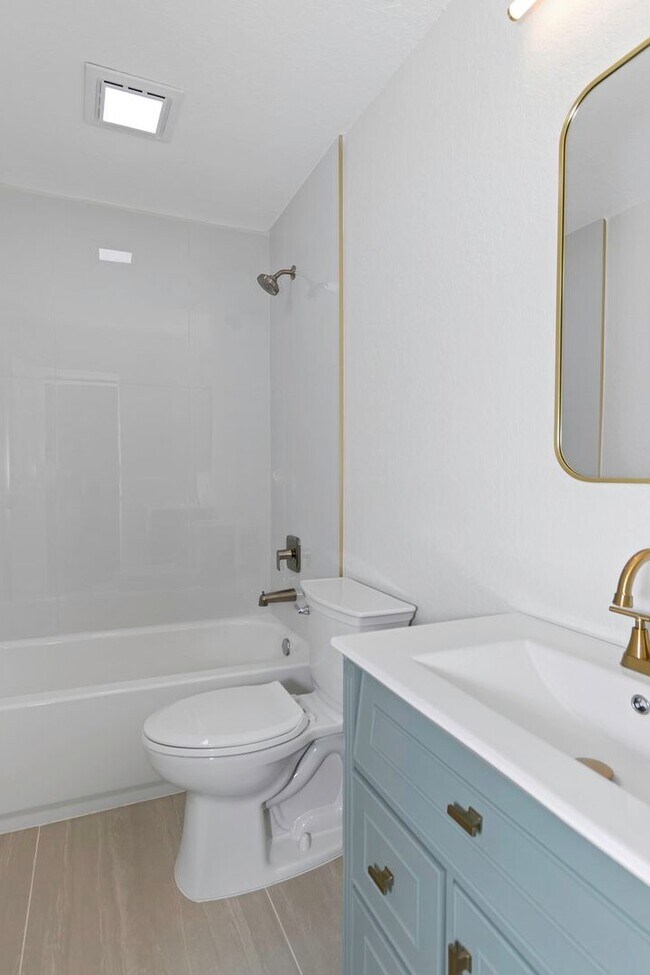 Building Photo - 2710 Boca Ciega Dr N