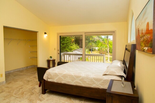 Building Photo - Spacious 4-Bedroom Retreat in Haiku with S...