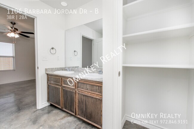 Building Photo - 1106 Barbara Jordan St
