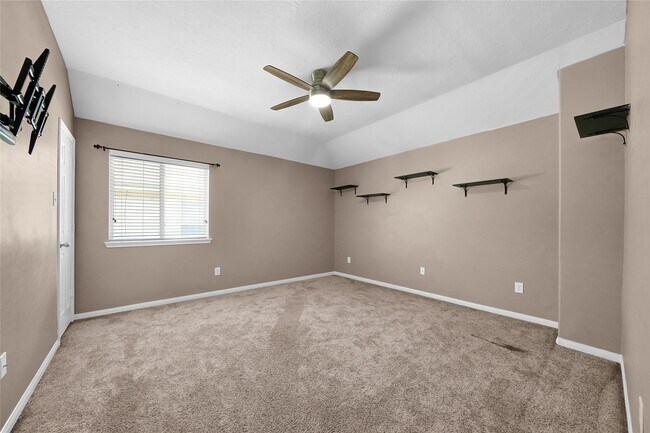 Building Photo - 25525 Oakhurst Forest Dr