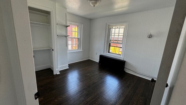 Building Photo - 2 Bedroom 1 Bathroom in Lebanon with Large...