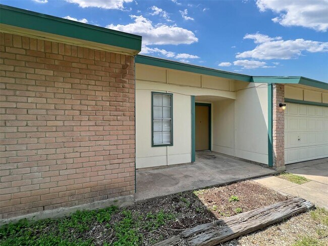 Building Photo - 1749 Cricket Hollow Dr