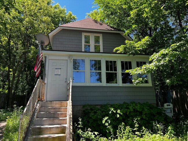 Primary Photo - 1621 Concord St N