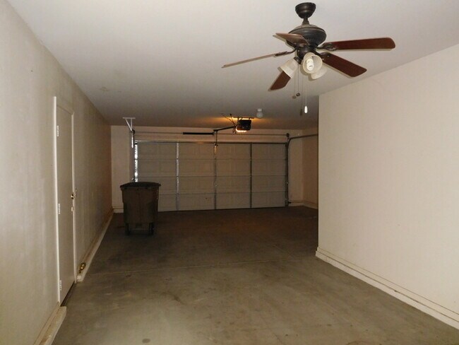 Building Photo - Huge 2700 SFT, Golf-view Community in Villages at Queen Creek!
