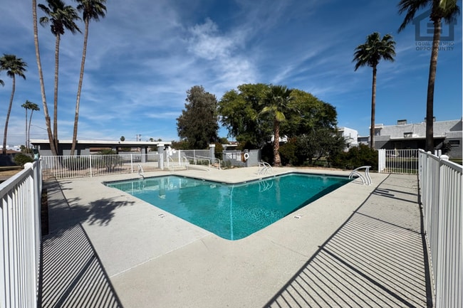 Building Photo - 2Bed/1.5Bath Ground Floor Townhouse at Glendale Ave/27th Ave! Ready for Immediate Move-In! -- GAR...
