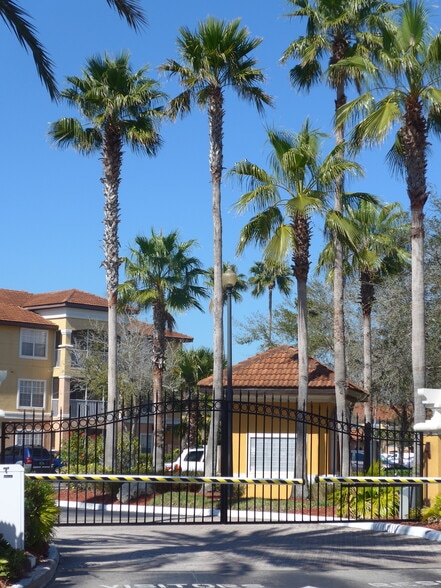 Building Photo - 5451 Vineland Rd