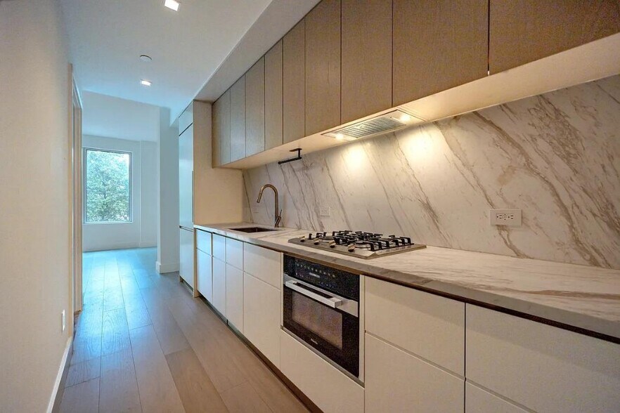 Building Photo - 208 Delancey St