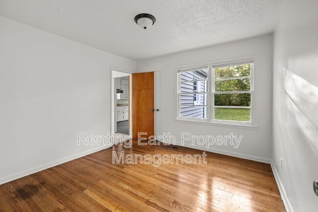 Building Photo - 932 5 Mile Rd