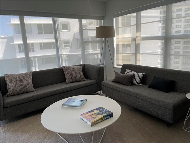 Building Photo - 3700 Galt Ocean Dr