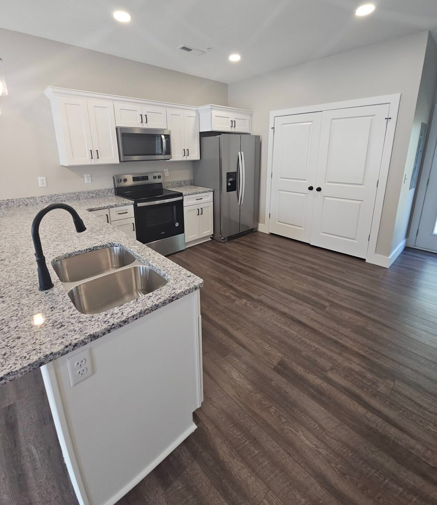 Building Photo - 1646 S Jefferson Ave