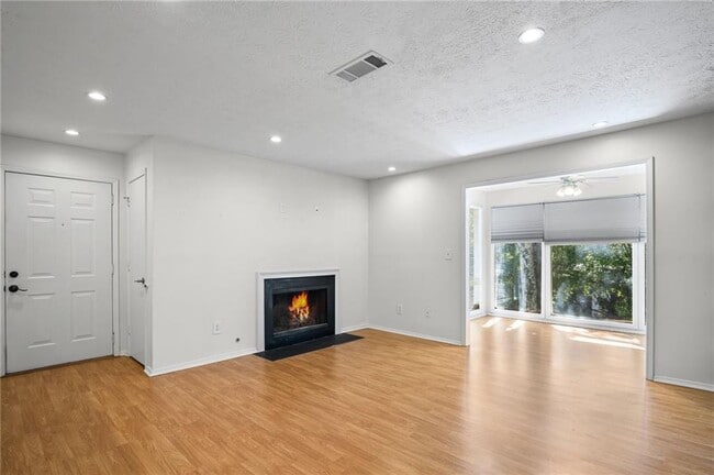 Building Photo - 2110 Augusta Dr