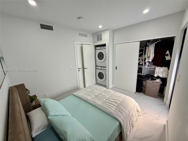 Building Photo - 944 Jefferson Ave