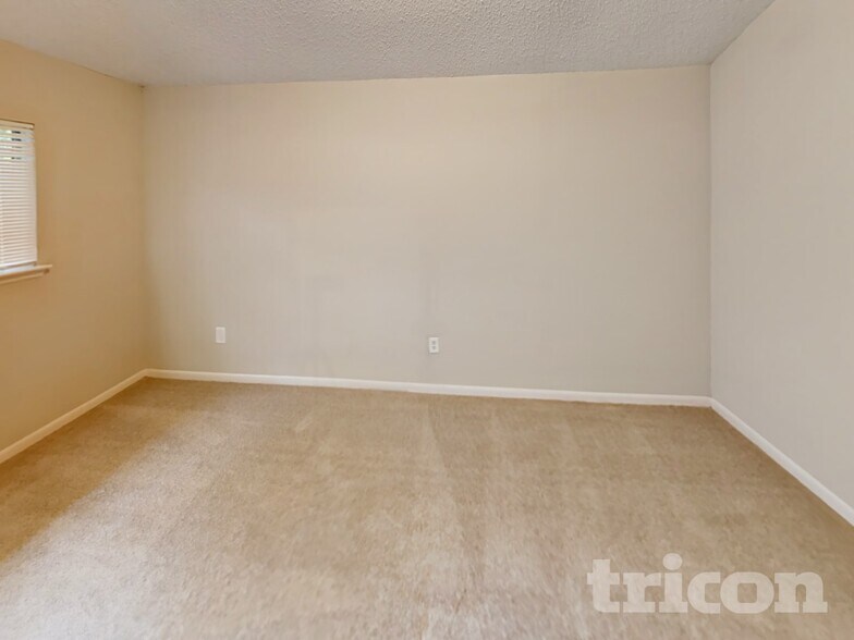 Building Photo - 7814 Eastern Bluebird Dr