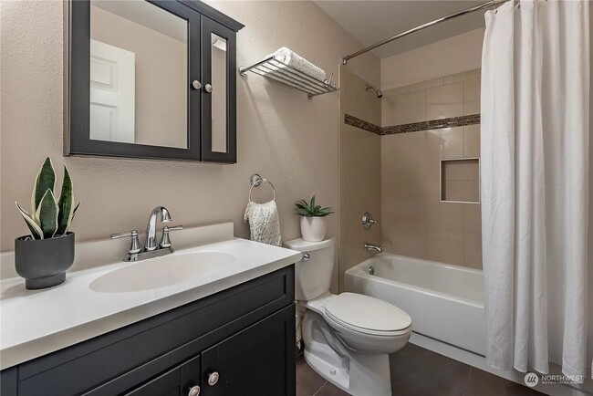 Building Photo - WS Condo Remodeled! 2BR/1.75BA w/ garage p...