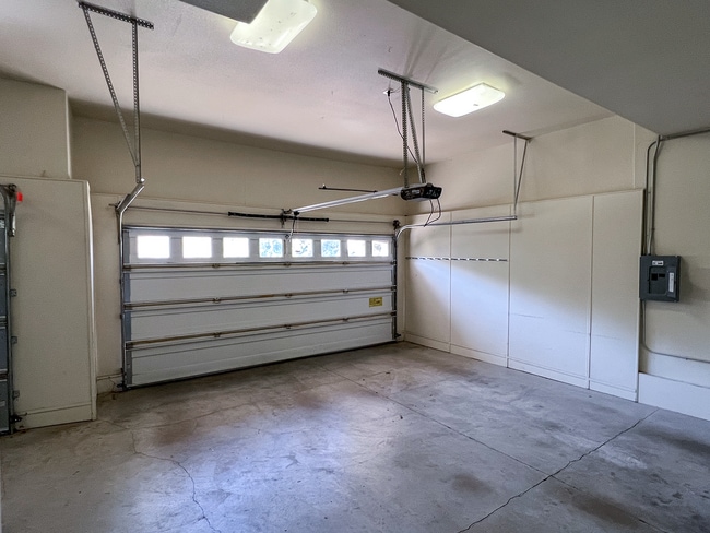 Building Photo - Bright & Beautiful Forest Heights Home with Gourmet Kitchen, Bonus Space & Private Cul-de-Sac Set...