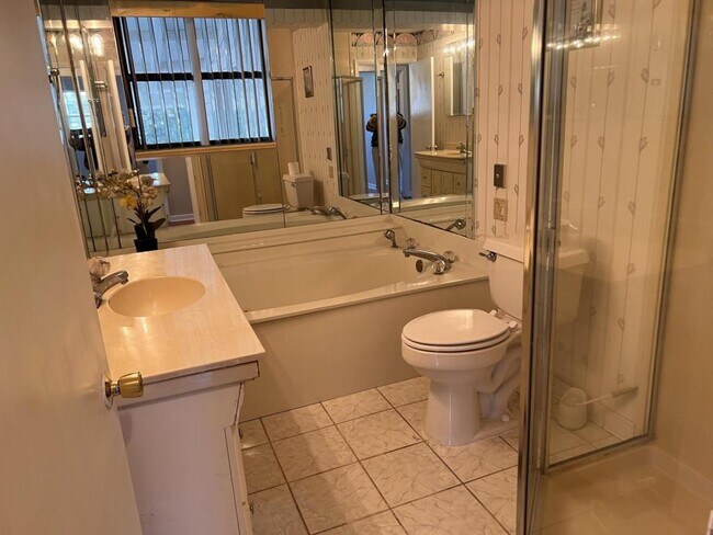 Building Photo - 2527 Emily Ln