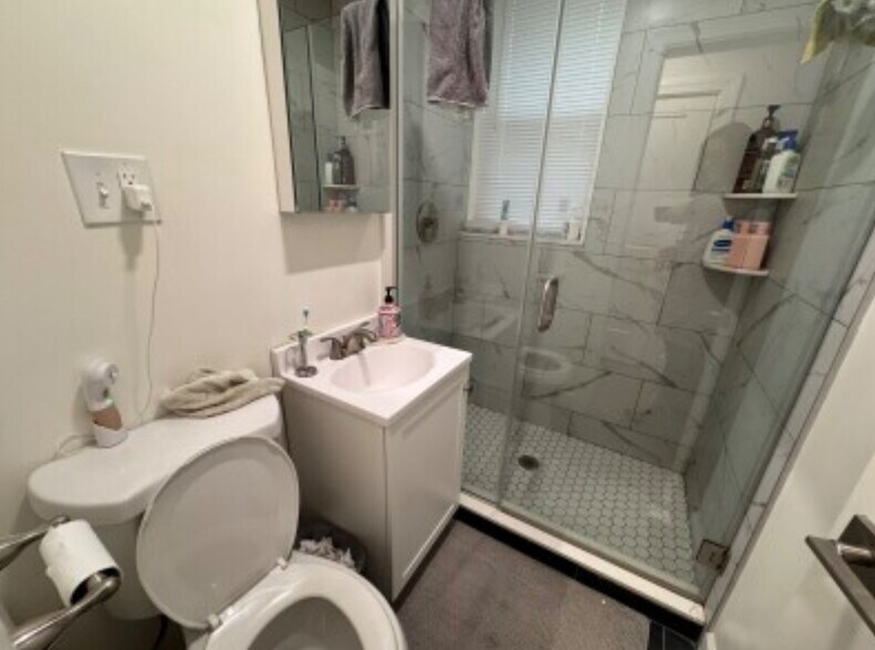 Building Photo - 115 Jersey St