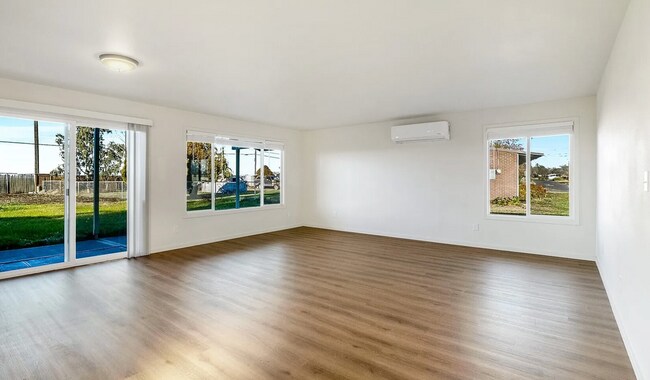 Building Photo - Updated Duplex