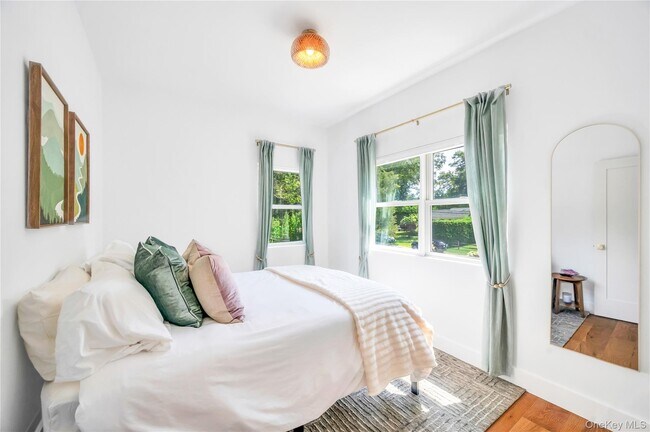 Building Photo - 9 Pine Tree Rd