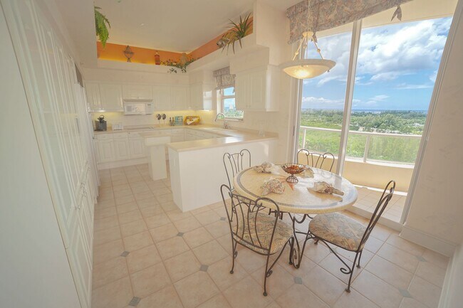 Building Photo - Luxury Seasonal or Annual Rental in the Prestigious Grand Bay Community – Longboat Key