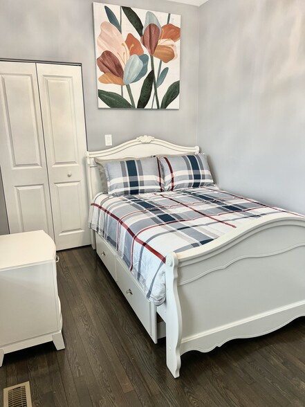 Building Photo - 1059 N Mayfield Ave