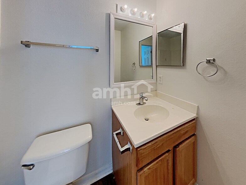 Building Photo - 10421 Opus Dr