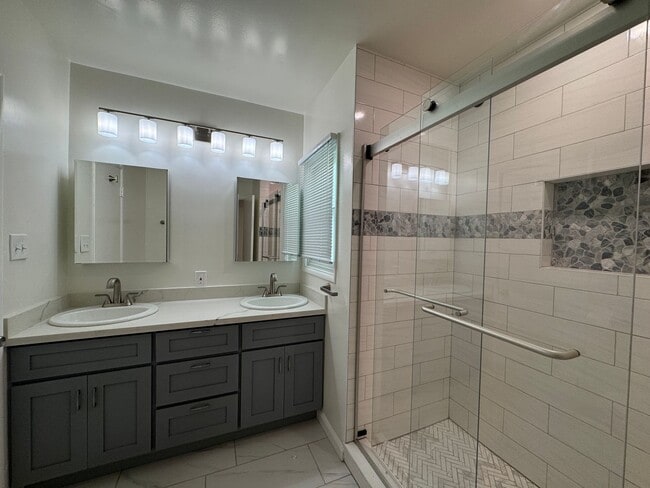 Building Photo - Adorable Open Plan  3BD 2BA Home in West Torrance With A/C