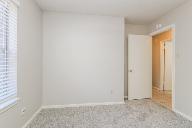 Building Photo - 28907 Binefield St