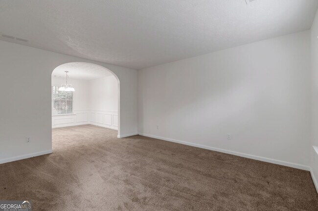 Building Photo - 1385 Pinebreeze Way