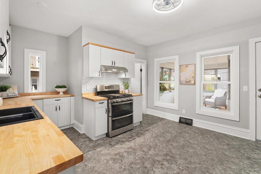 Building Photo - 820 Jenifer St