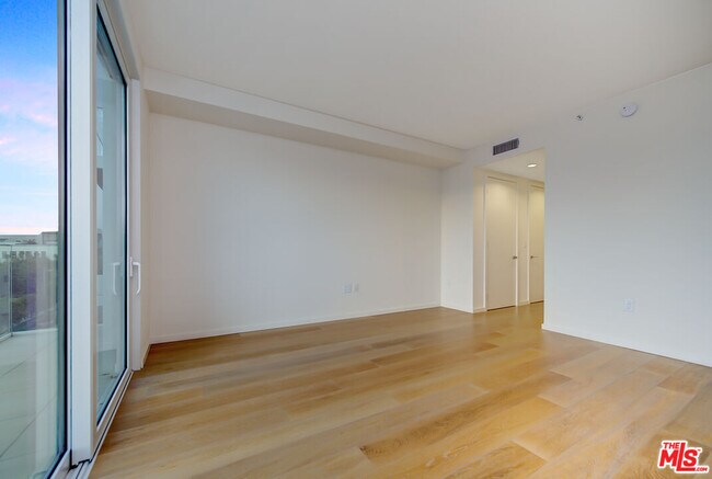 Building Photo - 1705 Ocean Ave