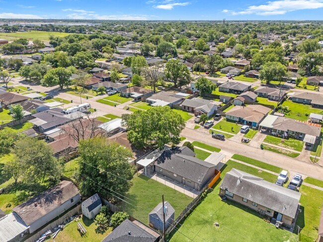 Building Photo - 3209 Chestershire Dr
