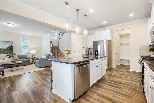 Building Photo - Beautiful Five Bedroom Home in Indian Trail!