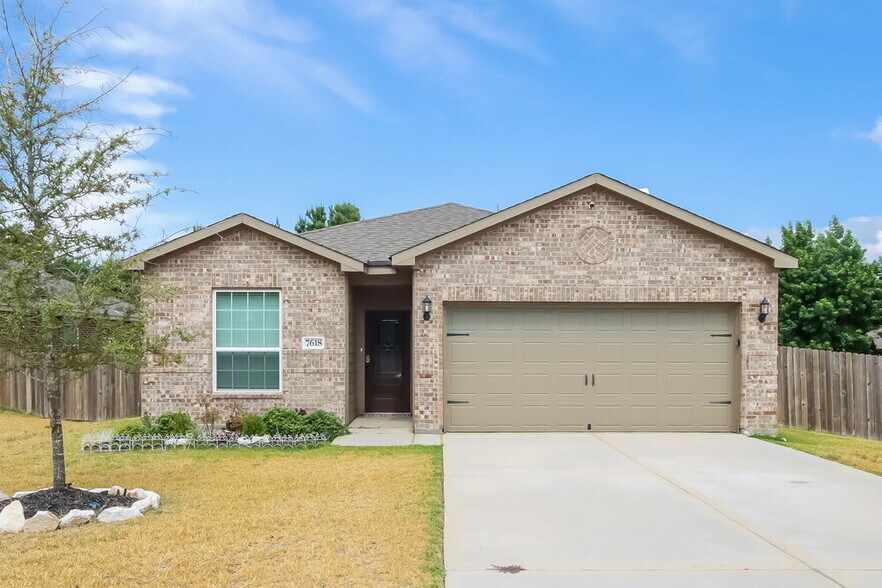Primary Photo - 7618 Dragon Pearls Ln