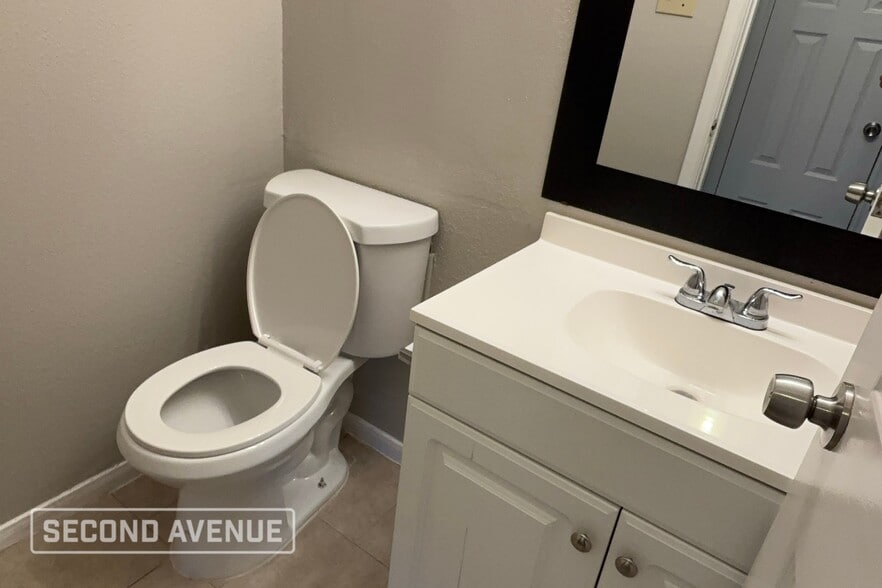 Building Photo - 4151 President's Dr S