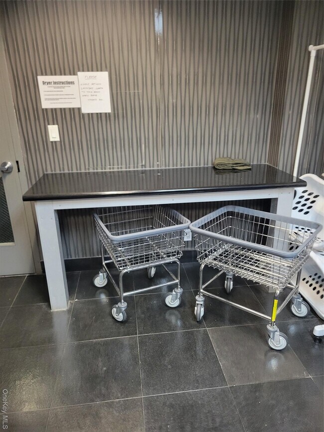 Building Photo - 143-20 Hoover Ave