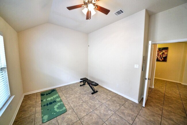 Building Photo - Stunning 3-Bedroom Home with Office in Charleston Parke, Cibolo - Realtor Commission offered: $500
