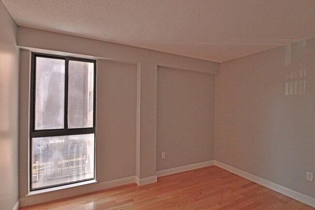 Building Photo - 1850 Beacon St