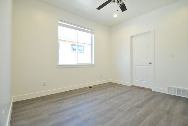 Building Photo - Convenient Tremonton Living | 3-Bed Townhome with Amentities