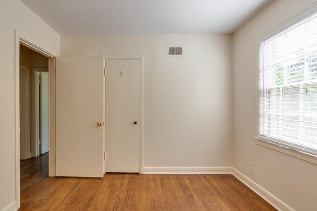 Building Photo - 695 Berry Rd