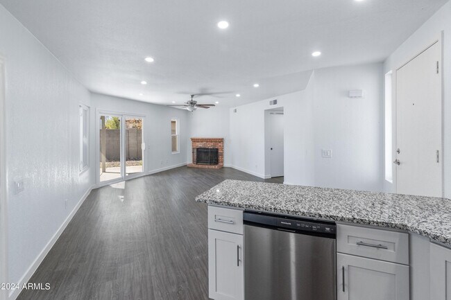 Building Photo - 7034 S 42nd St