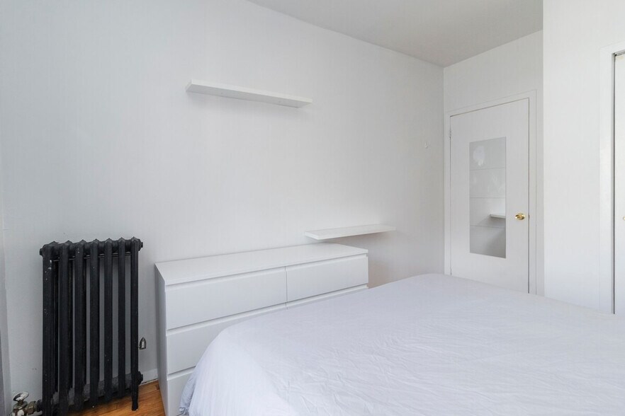 Building Photo - 319 E 95th St