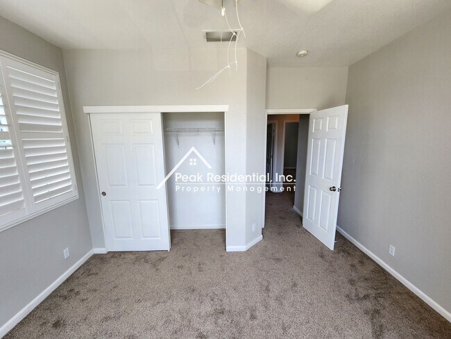 Building Photo - Spacious Stockton 5bd/3ba back up to Elkhorn Golf Club