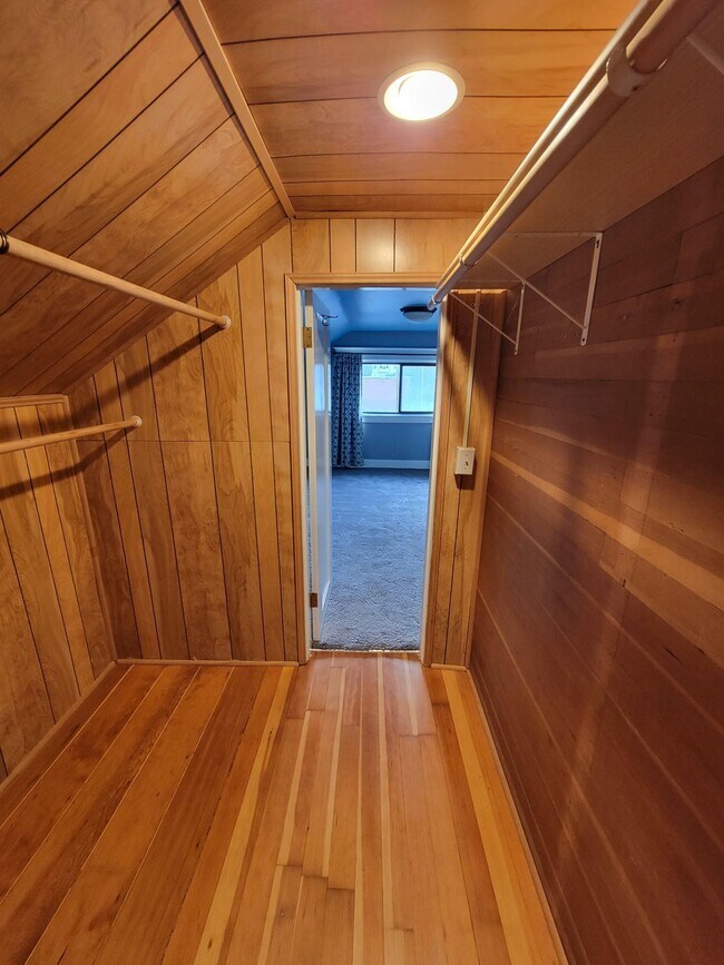 Building Photo - 3709 Hoyt Ave