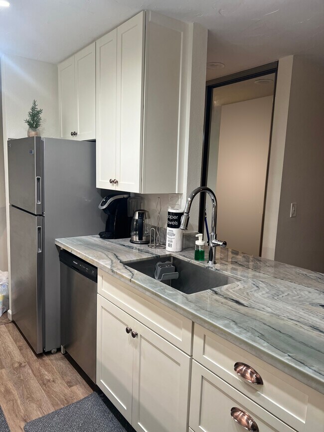 KITCHEN - 1615 Hotel Cir S