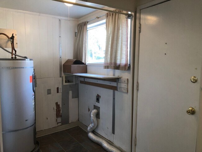 Building Photo - 2-Bedroom Single-Level House in Sherwood   $1000.00  OFF  1ST  FULL  MONTH'S  RENT