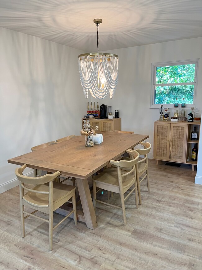 Building Photo - 1140 Park Hill Cir