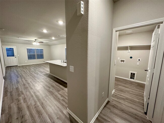 Building Photo - 506 Dalloway St
