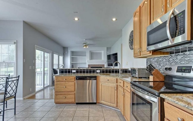 Building Photo - Beautiful 4 Bedroom In Rose Garden Estates!!