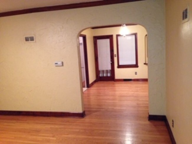 Building Photo - 2326 Scott St